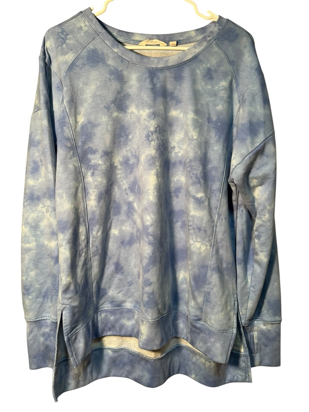 Earth Yoga Women's Size Large Crewneck Sweatshirt‎ Light Blue Tie Dye Cloud Slit